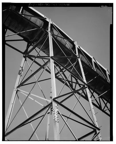  DETAIL, STRUCTURE AND UNDERSIDE OF FLUME. VIEW TO NORTHWEST. - Santa Ana River Hydroelectric System, Warm Springs Canyon-SAR-3 Flumes, Redlands, San Bernardino County, CA