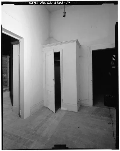  INTERIOR VIEW OF CENTER ROOM ON NORTH SIDE, LOOKING SOUTHEAST - First Christian Church Parsonage, 3575 Vine Street, Riverside, Riverside County, CA