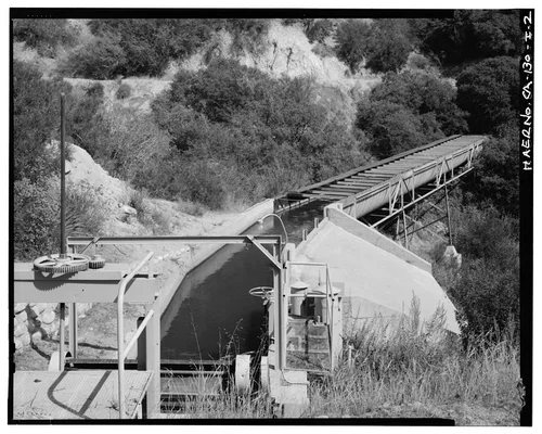  SAR-1 FOREBAY, SHOWING SPILLWAY, WITH WATER ENTERING FROM FLUME. VIEW TO NORTHEAST. - Santa Ana River Hydroelectric System, SAR-1 Forebay & Penstock, Redlands, San Bernardino County, CA