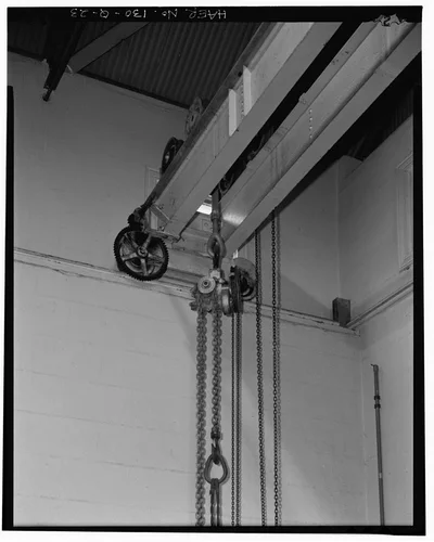  SAR-2, CRANE DETAIL.  VIEW TO EAST. - Santa Ana River Hydroelectric System, SAR-2 Powerhouse, Redlands, San Bernardino County, CA