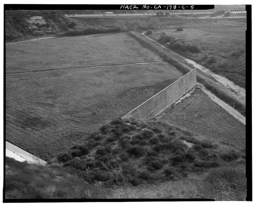  CONCRETE WING WALL AT BASE OF SPILLWAY FACE, FROM ABOVE. - Prado Dam, Spillway, Santa Ana River near junction of State Highways 71 & 91, Corona, Riverside County, CA