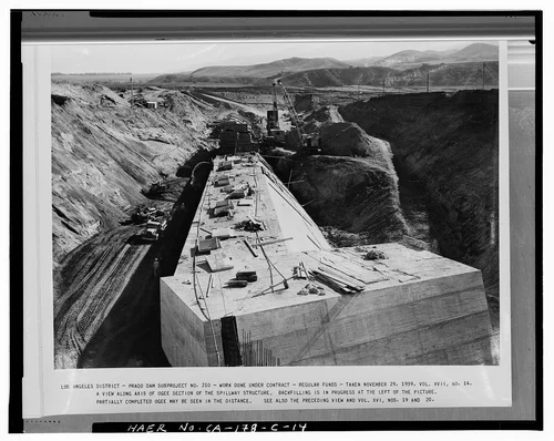  A VIEW ALONG AXIS OF OGEE SECTION OF THE SPILLWAY STRUCTURE... Volume XVII, No. 14, November 29, 1939. - Prado Dam, Spillway, Santa Ana River near junction of State Highways 71 & 91, Corona, Riverside County, CA