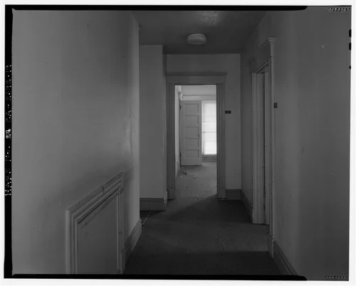 Interior 2nd floor hallway detail view, facing south. - Benjamin Rockhold House, 4220 Lemon Street, Riverside, Riverside County, CA