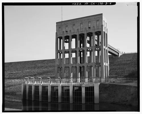  NORTH REAR, CONTROL TOWER AND CONTROL HOUSE, SHOWING INTAKE STRUCTURE TRASH RACKS BELOW. - Prado Dam, Outlet Works, Santa Ana River near junction of State Highways 71 & 91, Corona, Riverside County, CA