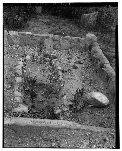  CADWALLADER GRAVE, BETWEEN SAR-2 AND SAR-3. VIEW TO EAST. - Santa Ana River Hydroelectric System, Redlands, San Bernardino County, CA