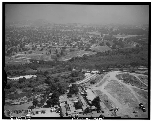  AERIAL VIEW OF BRIDGE AND ENVIRONS - Union Pacific Railroad Bridge, Spanning Santa Anna River, west of Riverside, Riverside, Riverside County, CA