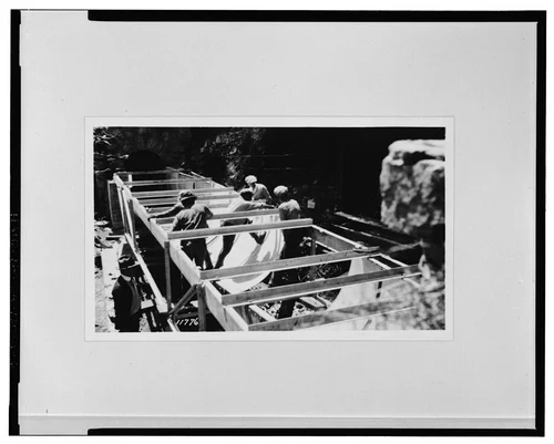  WORKMEN REPLACING STEEL PLATES IN FLUME NO. 10, ABOVE SAR-1. FLUME FOR SAR-3 WAS REBUILT AT THE SAME TIME. SCE negative no. 11776, May 1, 1926. Photograph by G. Haven Bishop. - Santa Ana River Hydroelectric System, Flumes & Tunnels below Sandbox, Redlands, San Bernardino County, CA