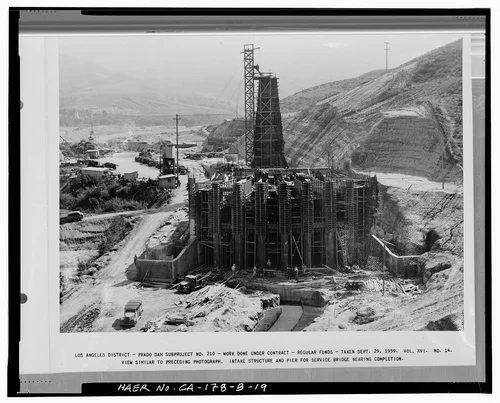  ...INTAKE STRUCTURE AND PIER FOR SERVICE BRIDGE NEARING COMPLETION. Volume XVI, No. 14, September 29, 1939. - Prado Dam, Outlet Works, Santa Ana River near junction of State Highways 71 & 91, Corona, Riverside County, CA