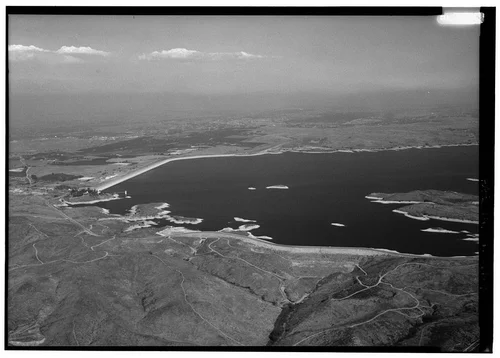  LAKE MATHEWS, CLOSER IN LOOKING NORTHEAST; DYKE AND OUTLET STRUCTURE ON LEFT, DAM AT CENTER. - Lake Mathews, East of Route 15, Riverside, Riverside County, CA