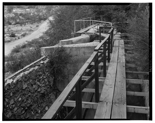  LOOKING NORTH-NORTHEAST OVER SPILLWAY TO GATE CONTROLS. - Santa Ana River Hydroelectric System, Sandbox, SAR-3 Flowline, Redlands, San Bernardino County, CA