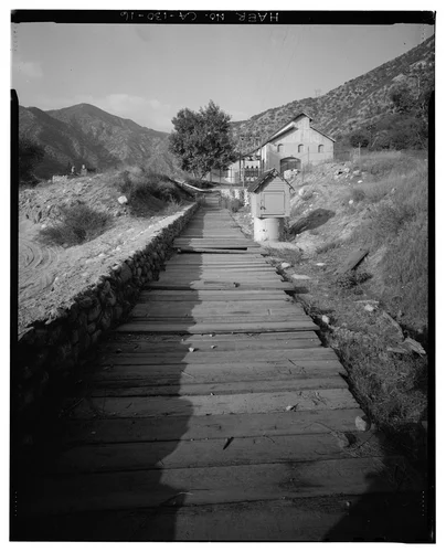  COVERED SAR-3 INTAKE CHANNEL AND GAUGING STATION, LOOKING NORTH TO SAR-2. - Santa Ana River Hydroelectric System, Redlands, San Bernardino County, CA