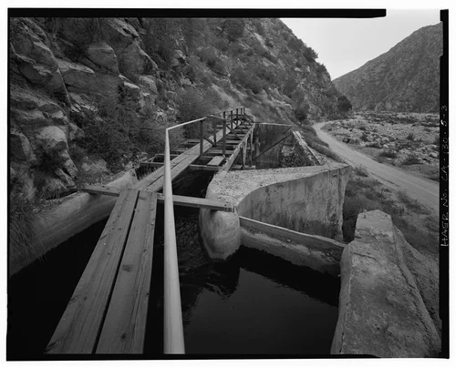  SPILLWAY AND FLUME. VIEW TO SOUTH-SOUTHWEST. - Santa Ana River Hydroelectric System, Sandbox, SAR-3 Flowline, Redlands, San Bernardino County, CA