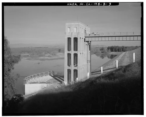  WEST SIDE, CONTROL TOWER AND CONTROL HOUSE, ALSO SHOWING INTAKE STRUCTURE BELOW AT LEFT. - Prado Dam, Outlet Works, Santa Ana River near junction of State Highways 71 & 91, Corona, Riverside County, CA
