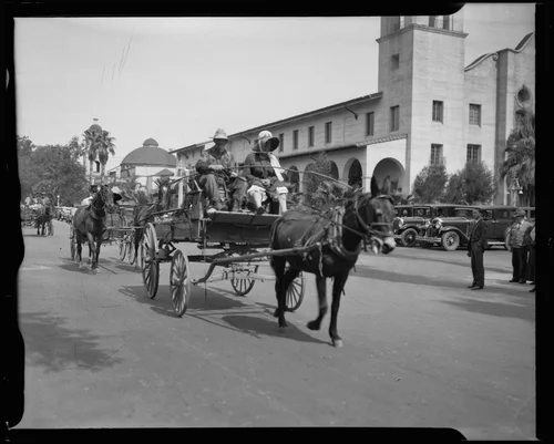 Horse-drawn buggies, Old Timers Parade, Riverside, [1933?]