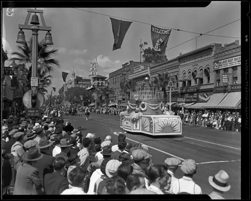 Orange Parade, Sunkist/California Fruit Growers Exchange float, Riverside, 1933