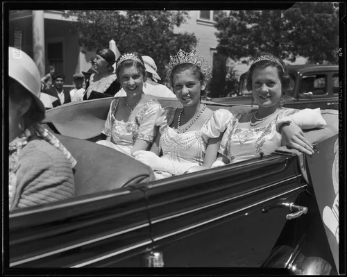 Orange Parade, Pageant Queen Edna Knoll and two maids of honor riding in car, Riverside, 1933