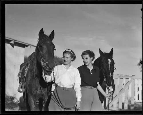 Marjory Kilner and Charlotte La Bonte with horses, Palm Springs, 1935