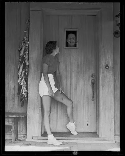 Mr. and Mrs. John and Lucille Hadley visit Bill McCarthy in Palm Springs, 1935