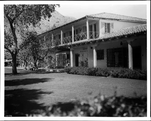 Exterior view of the Desert Inn resort in Palm Springs, ca.1940, detail 2