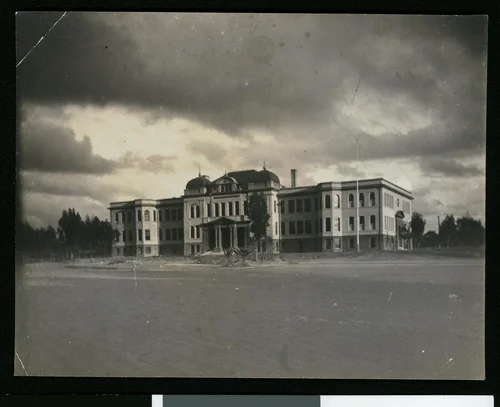 Exterior view of Redlands High School in Redlands, California, ca.1900