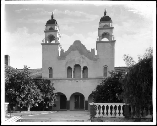 Exterior view of the Burrage (or Berriage?) residence in Redlands, ca.1900