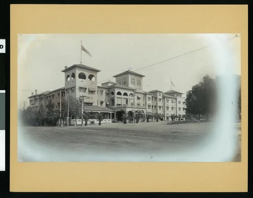 Exterior view of the Casa Loma Hotel in Redlands, ca.1905