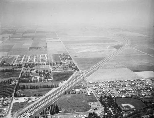 Ontario, 4th Street and Grove Avenue, looking east
