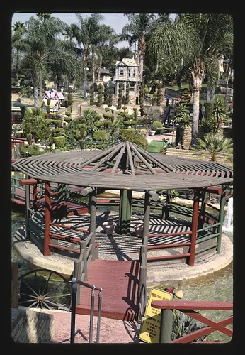 Seating and landscape, vertical, Castle Amusement Park mini golf, Polk Street, Riverside, California