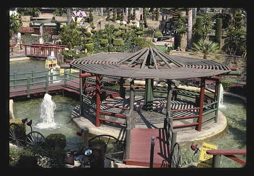 Seating and landscape, Castle Amusement Park mini golf, Polk Street, Riverside, California
